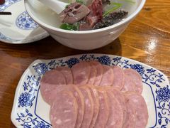 -老天桥酱肉烧饼夹肘子(天桥店)