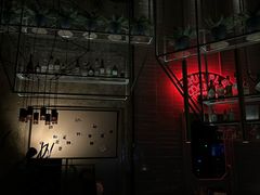 -FOUR PLAY BAR