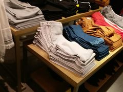 -URBAN REVIVO(高德置地广场·春广场店)