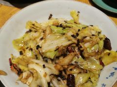 干红薯叶炒包菜-吃饭皇帝大土家民族菜(正大广场店)