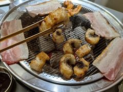 -围炉肉舍•炭烤活鳗•丹东海鲜烤肉(步行街店)