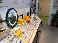 -天空之镜眼镜店蔡司依视路配镜授权零售店(望京颐堤港店)