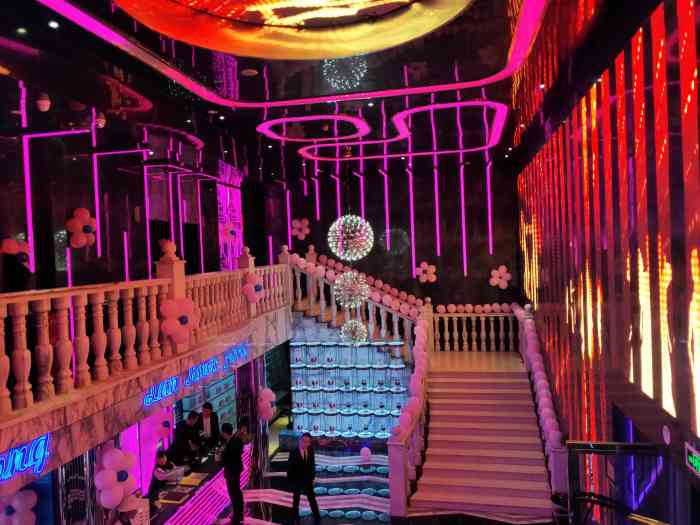 兰桂坊量贩ktv(驿泉路店)-"音响一般,环境也比较老旧了,唱歌感觉和自.