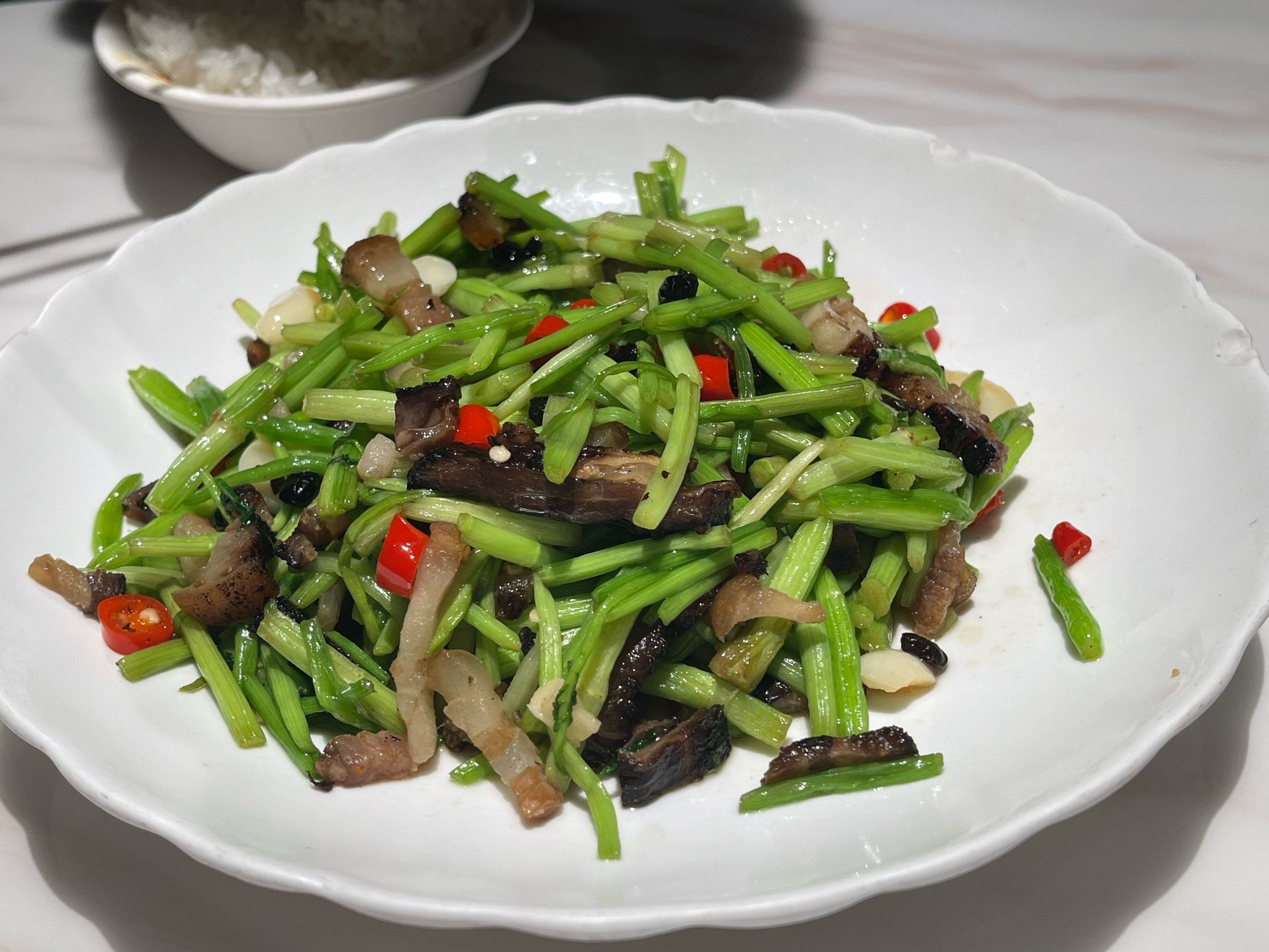 解密野芹菜炒腊肉,领域文化气息浓厚的餐厅