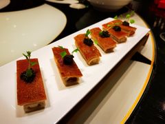 鱼子酱配脆皮烤乳猪-广州文华东方酒店·江-由辉师傅主理