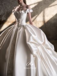 点击看大图 -Renee芮亦婚纱