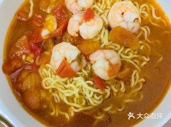 酸酸甜甜的番茄虾仁红烧牛肉面