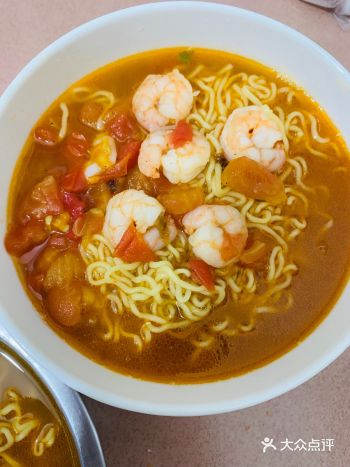 酸酸甜甜的番茄虾仁红烧牛肉面