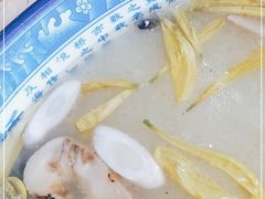 -老国贸云南传统过桥米线(滇池店)