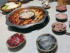 -渝嘴小老弟老火锅(华新村店)