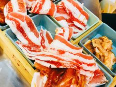 烤厚切黑香猪五花肉-烤路里·韩国品质自助烤肉(石路天虹4号店)