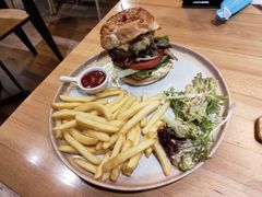 水牛城辣味煎鸡肉奶酪汉堡-雕刻时光咖啡馆(北苑店)