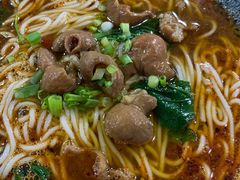 红烧肥肠米线-丁丁猫重庆小面(徐州路店)