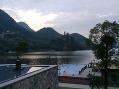 -英德宝晶宫天鹅湖茶语温泉