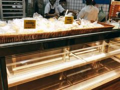 面包甜点陈列柜-鲍师傅糕点(国金街店)