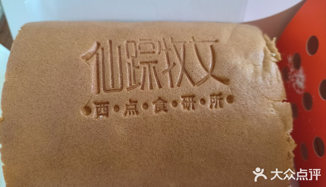世纪东方广场阿拉菜场通往负一楼的一家店，由于当天工作日