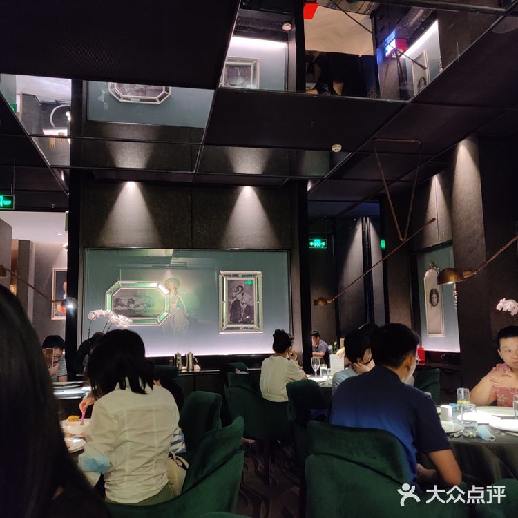 戈雅法餐厅红山店。门口是没有位置停车的，必须往前走到