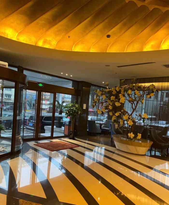 大浪淘沙(卢湾店)-"第一次去卢湾店消费,给人感觉不是很好,不.