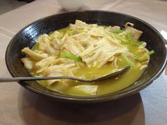 土猪肉煮零添加腐竹-四海酒家生态粤菜