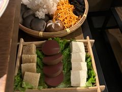 -尚尚仙·酸汤猪手·猪肚鸡火锅(华联万柳购物中心店)