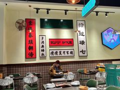 大堂-何妹湿辣牛肉·粤式烧烤砂煲(桂雅路店)
