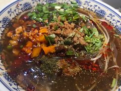 -爆炸头阿姨小四川正宗川味小吃(无任何分店)