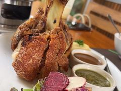 -Chom Cafe and Restaurant