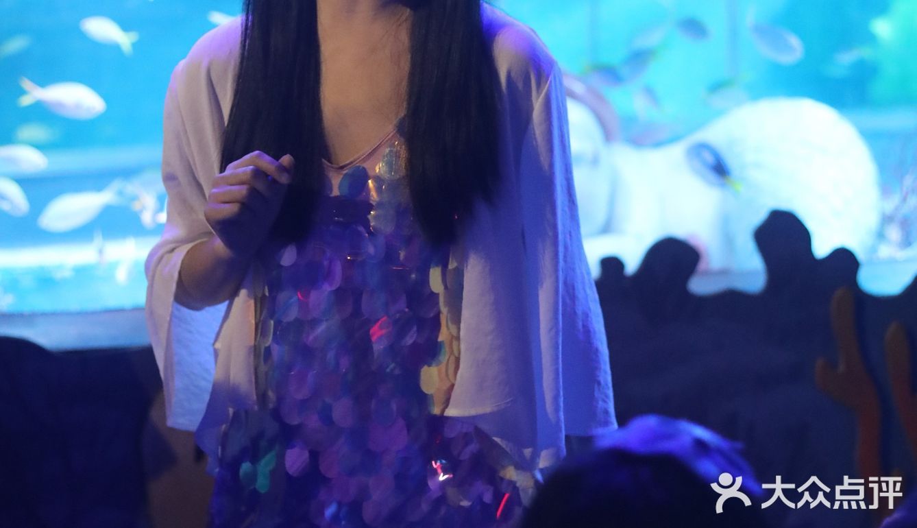 南京海底世界首创沉浸式体验 美人鱼🧜‍♀️再现