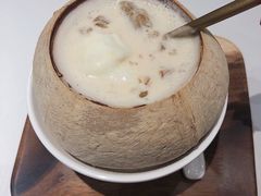 椰皇炖桃胶-聪嫂私房甜品(旺角二店)