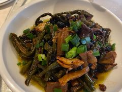 -帅巴人舅母子腊蹄民俗村