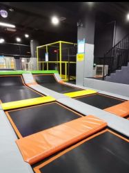 -蹦贝运动中心·蹦床·攀岩·闯关(龙岗店)