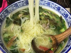 酸菜鸡汁米线-嗨小卤米线铺(科园一街店)
