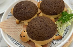 Crispy Pastry Turtle Bun