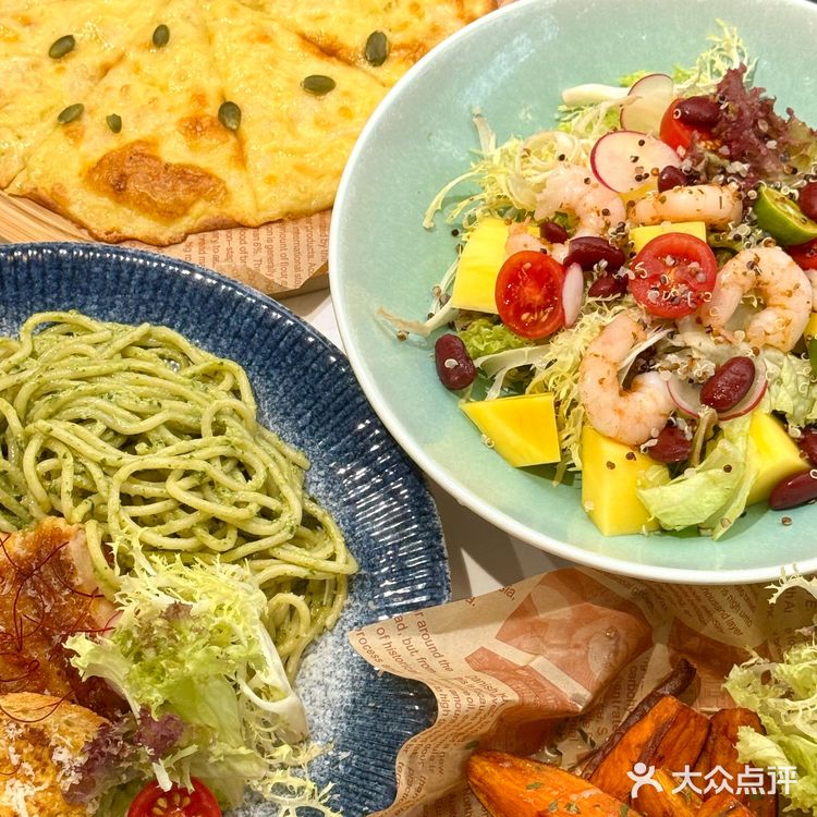 高温烤制，真正做到外焦里嫩，锁住肉里鲜嫩肉汁