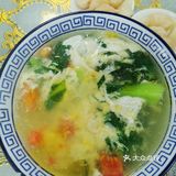 只要营业随时都时都有免费的茶水和泡馍汤，自己去打