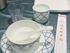 餐具摆设-红柳枝滩羊烧烤·非遗