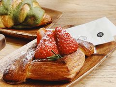 草莓可颂-怪 kafe.