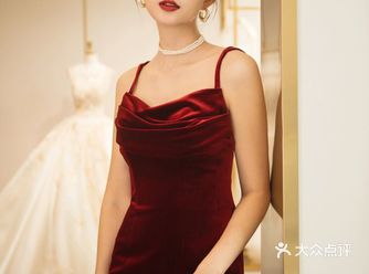 把我惊艳到的一款红色丝绒礼服
