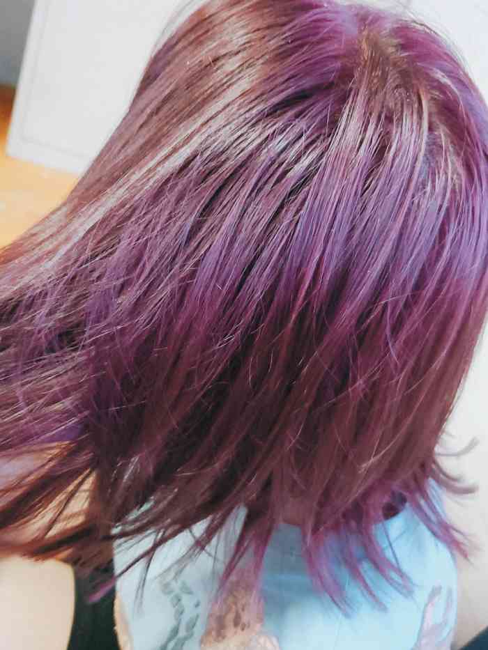 打分 嘉豪发型师很有责任感,第一次紫色没有染上,第二天联系我打蜡就