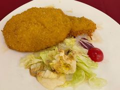 崇明生态猪炸猪排配辣酱油-红房子西菜馆(淮海中路店)