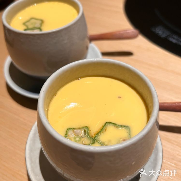 被胖鼓鼓的河豚鱼吸引