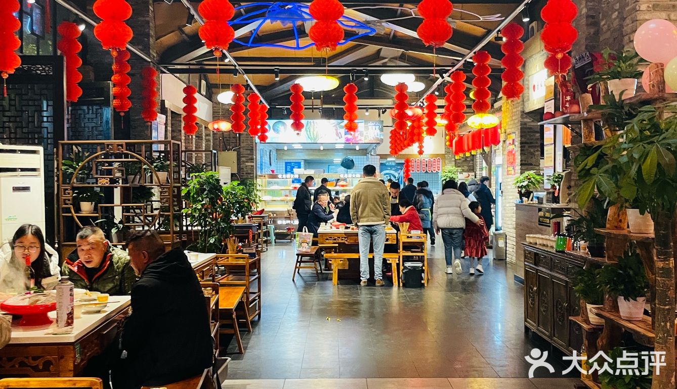 开十几年的口碑火锅店，吃过的全都在夸~ 