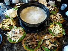 -菌海森林·非遗野生菌火锅(西山区滇池路摩根道店)