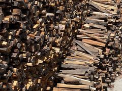 -粘豆包柴火铁锅炖