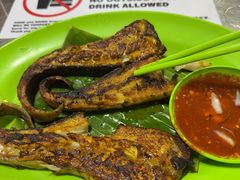 -明记烧鱼美味店