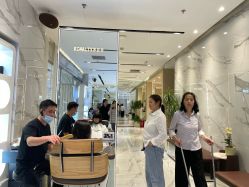 -罗亚帝造型·烫发染发