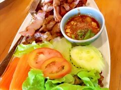 -Chom Cafe and Restaurant