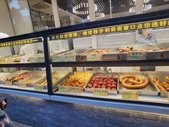 面包甜点陈列柜-四季小馆·地道北京小吃(广百店)