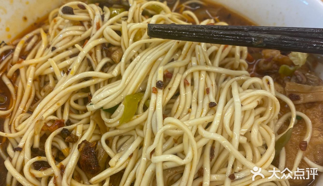 是真的吃的急！打牌到凌晨3点，找一家夜宵摊找不到