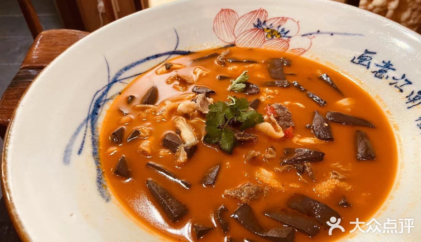 旅游品美食，寻找记忆深处的味蕾。就选长沙画意江南茶餐厅会馆